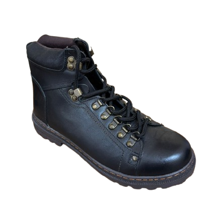 Bota Casual Preta em Couro BX66 com Solado Tratorado