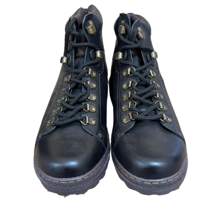Bota Casual Preta em Couro BX66 com Solado Tratorado