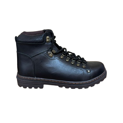 Bota Casual Preta em Couro BX66 com Solado Tratorado