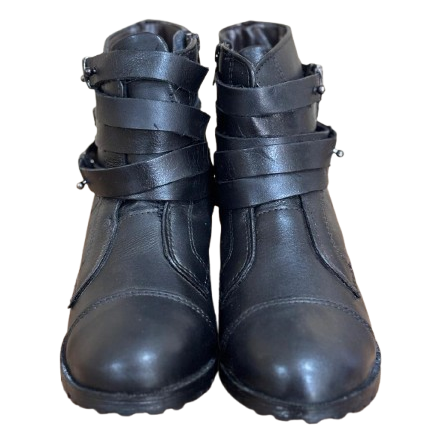 Bota Feminina Preta em Couro BX66 Tiras e Fivelas