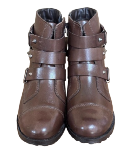 Bota Feminina Marrom em Couro BX66 Spikes