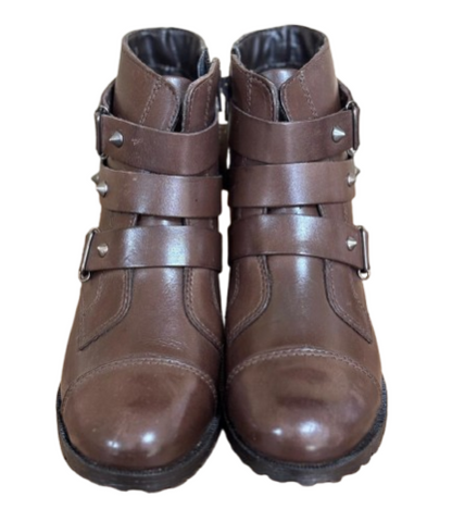 Bota Feminina Marrom em Couro BX66 Spikes
