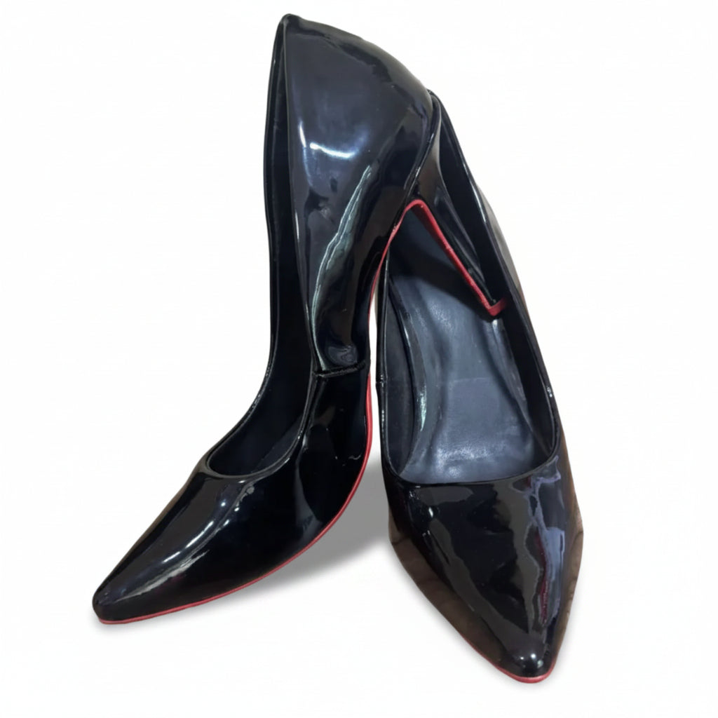 Scarpin Feminino Preto Verniz com Solado Vermelho