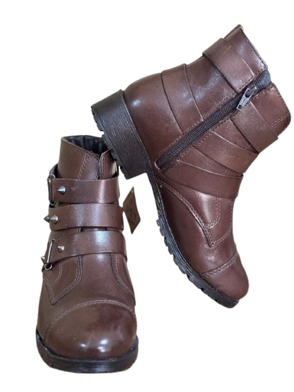 Bota Feminina Marrom em Couro BX66 Spikes